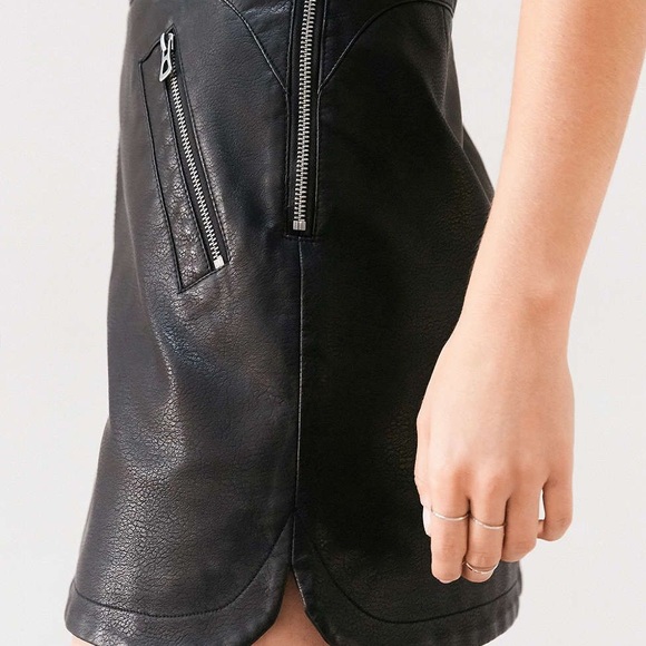 UO Silence + Noise Black Faux Leather Skirt - Picture 3 of 9